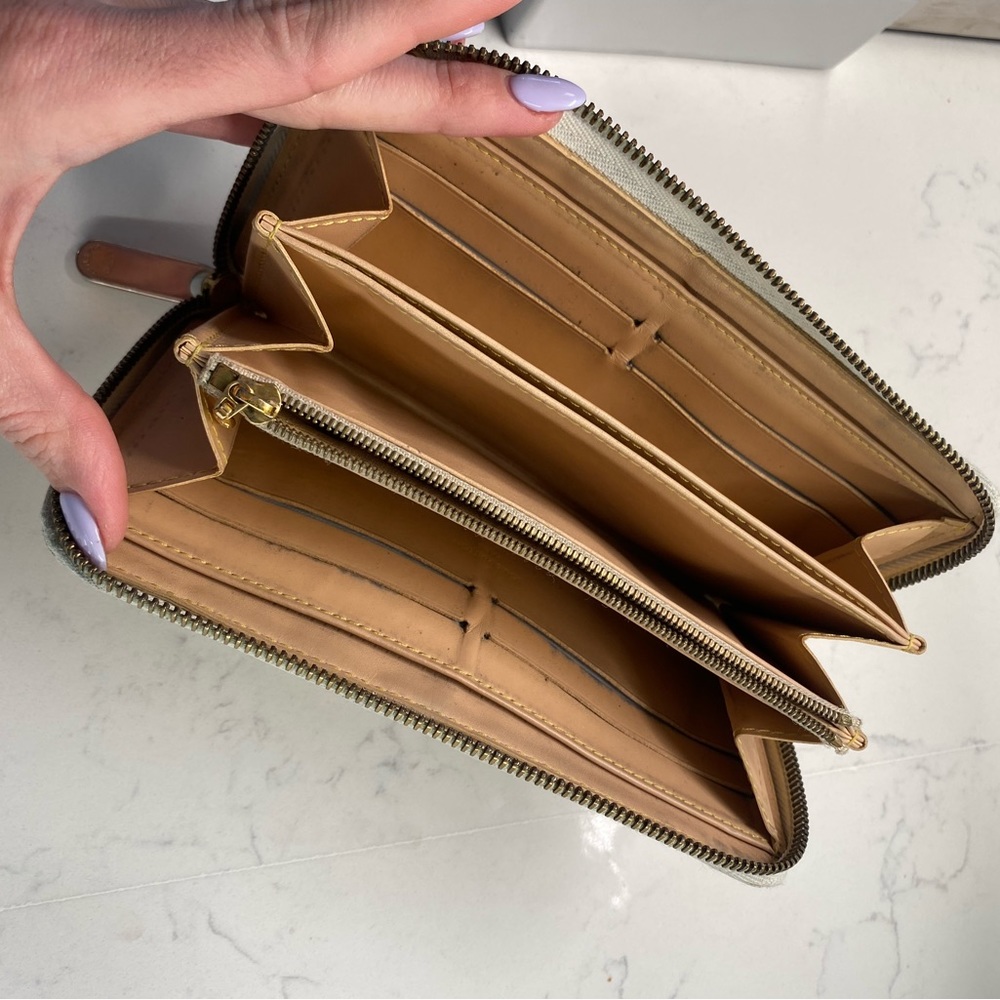 Authentic Louis Vuitton wallet. - Picture 6 of 8
